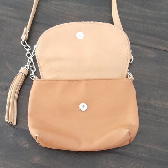 Jessica Simpson crossbody bag lots of pockets tan - Picture 2 of 8